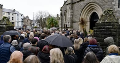 Fans Gather in Swansea as Wales Bids Farewell to Husky-Voiced Icon Bonnie Tyler