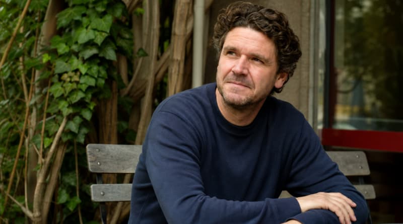 Dave Eggers Reveals Decades-Long Journey to ‘Contrapposto,’ a Novel of Deep Friendship