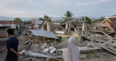 Deadly 7.7-Magnitude Earthquake Hits Indonesia, Thousands Flee as Buildings Collapse