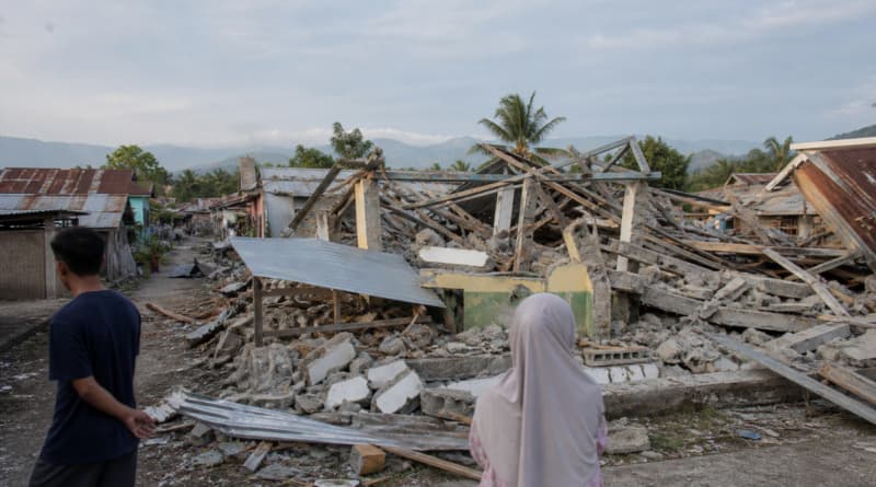 Deadly 7.7-Magnitude Earthquake Hits Indonesia, Thousands Flee as Buildings Collapse