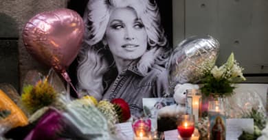 Dolly Parton, Country Music’s “Queen of Country,” Dies at 80