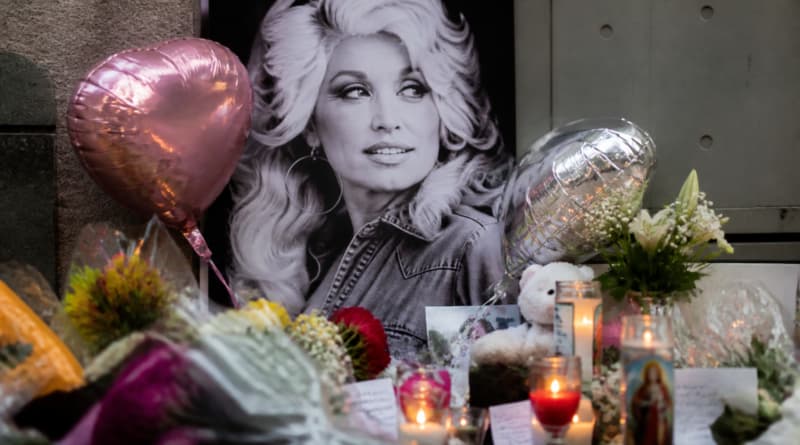 Dolly Parton, Country Music’s “Queen of Country,” Dies at 80