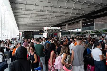 Mount Etna Ash Cloud Forces Extended Catania Airport Shutdown, Stranding Summer Travelers