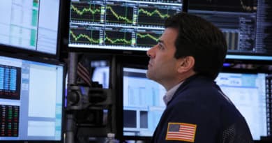 Markets Advance as Falling Oil and AI Optimism Offset Geopolitical Unease