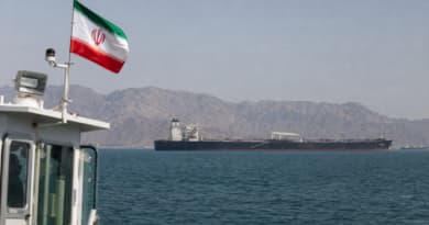 Iran Allows Iraqi Oil Tankers to Navigate the Strategic Strait of Hormuz