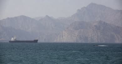 Iran Threatens to Bar Military Vessels from Strait of Hormuz Amid Oman Deal Talks