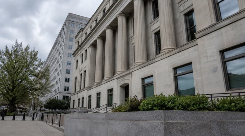 Trump-Linked Crypto Venture Wins Conditional Bank Charter in Unprecedented Move