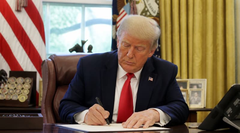 Trump Signs Executive Order Renaming Lake Ontario to Lake America