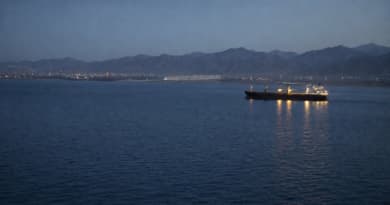Trump Floats US Territorial Claim Over Strait of Hormuz, Sparking Confusion