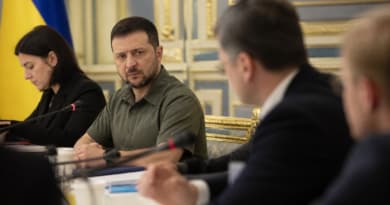 Zelenskiy Warns U.S. Mediation Window in Ukraine War Will Close by Summer 2027