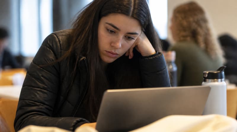 Young Adults Growing Wary of AI as Job Displacement Fears Intensify