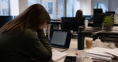 Professor Warns AI's 'Cheap Tricks' Are Undermining Academic Writing and Human Judgment
