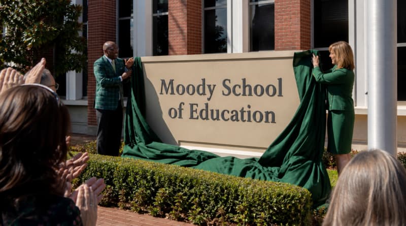 Baylor University Unveils Moody School of Education Sign, Cementing Campus Identity