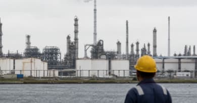 Brent Crude Hits $100 for First Time Since July After US Strikes on Iranian Tankers