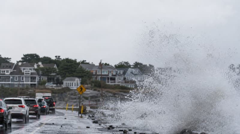 Powerful Storms Slam East Coast, Threatening Labor Day Travel Rush