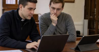 Jesuits Confront AI Challenge: Discernment, Not Deployment, at Heart of Formation Debate