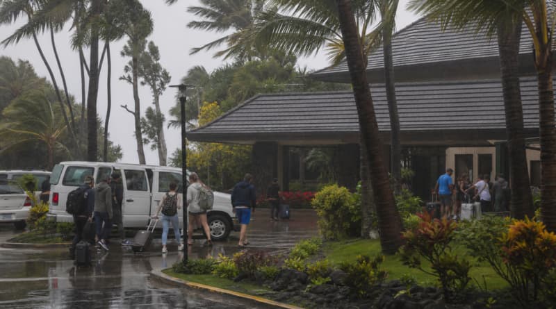 Hotel Guests Evacuated in Kapaʻa as Hurricane Lowell Intensifies