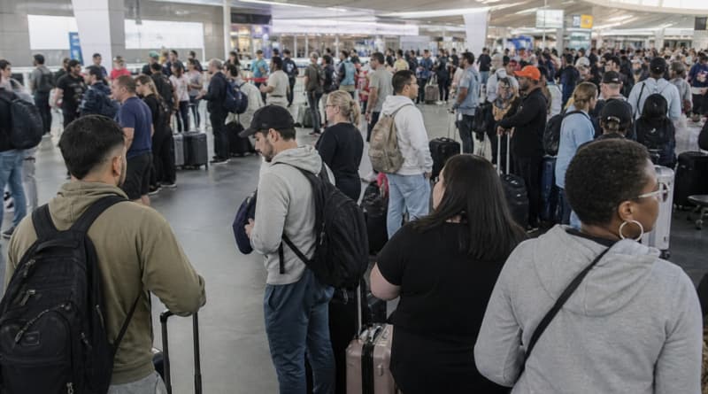 Storms Slam LaGuardia, Delaying Thousands as Labor Day Travel Chaos Erupts