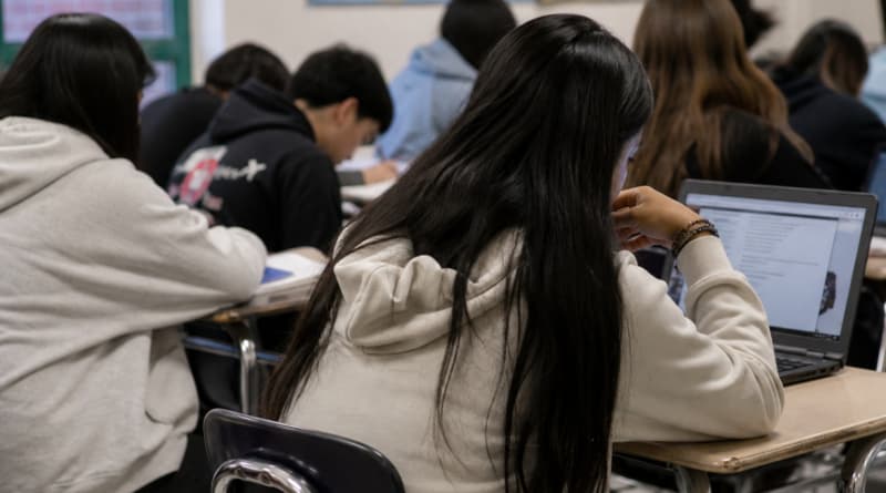 New York and Los Angeles Schools Ban Most Student AI Use, Igniting National Debate