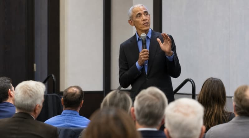 Obama Urges Democrats to Put AI Oversight at Center of Agenda