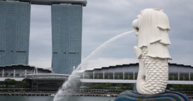 Singapore Ministers, Among World’s Highest Paid, Get First Raise in 15 Years