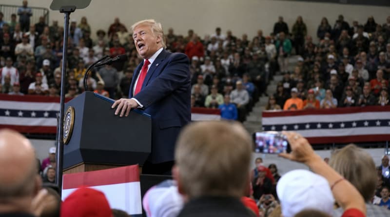 Trump’s $5,000 Midterms Pledge Sparks Ethics Firestorm Over $1 Trillion Vote-Buying Claim