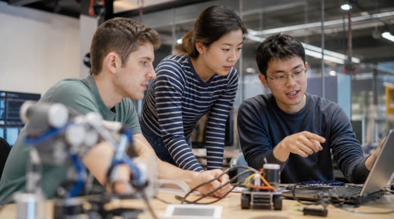 University of Chicago Launches Nine-Month Master’s in Applied AI for Tech Professionals