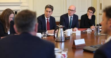UK Foreign Secretary Defends West Bank Settlement Trade Ban as Israel Tensions Rise